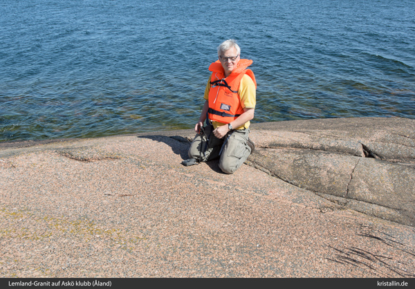 Die Insel besteht aus Lemland-Granit, der vom Gletschereis poliert wurde