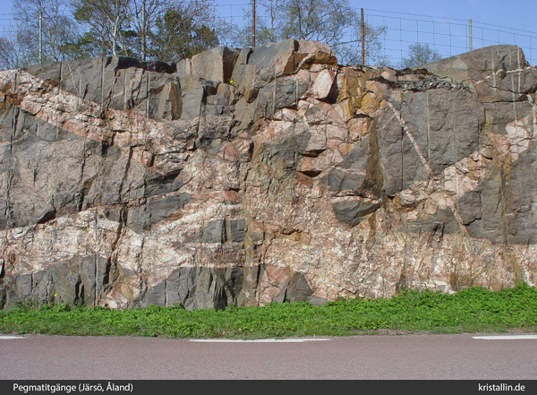 Pegmatitg&auml;nge im Monzonit