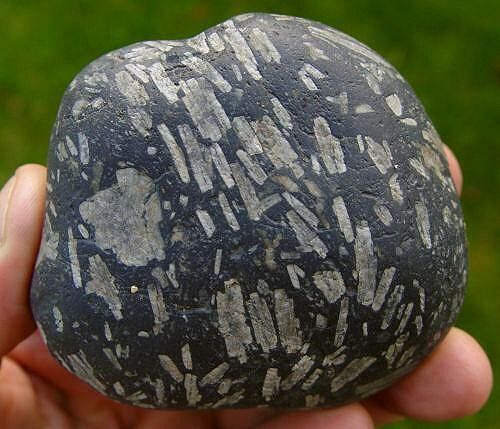 Olsobasalt mit Plagioklaseinsprenglingen