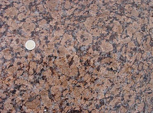 Reposaari-Rapakiwi , ebenfalls anstehend.