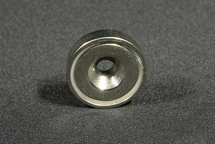 Magnet mit Senkbohrung
