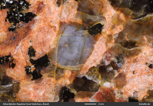 Gro&szlig;er Quarz mit Wachstumsringen im Rapakiwi von S&ouml;derharu