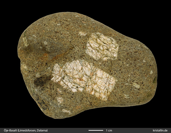 Große Feldspäte in einem kleinen Öje-Basalt